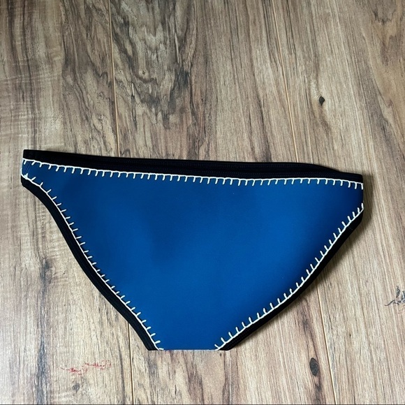 Triangl Crochet Blue Bikini Bottoms - Picture 5 of 6